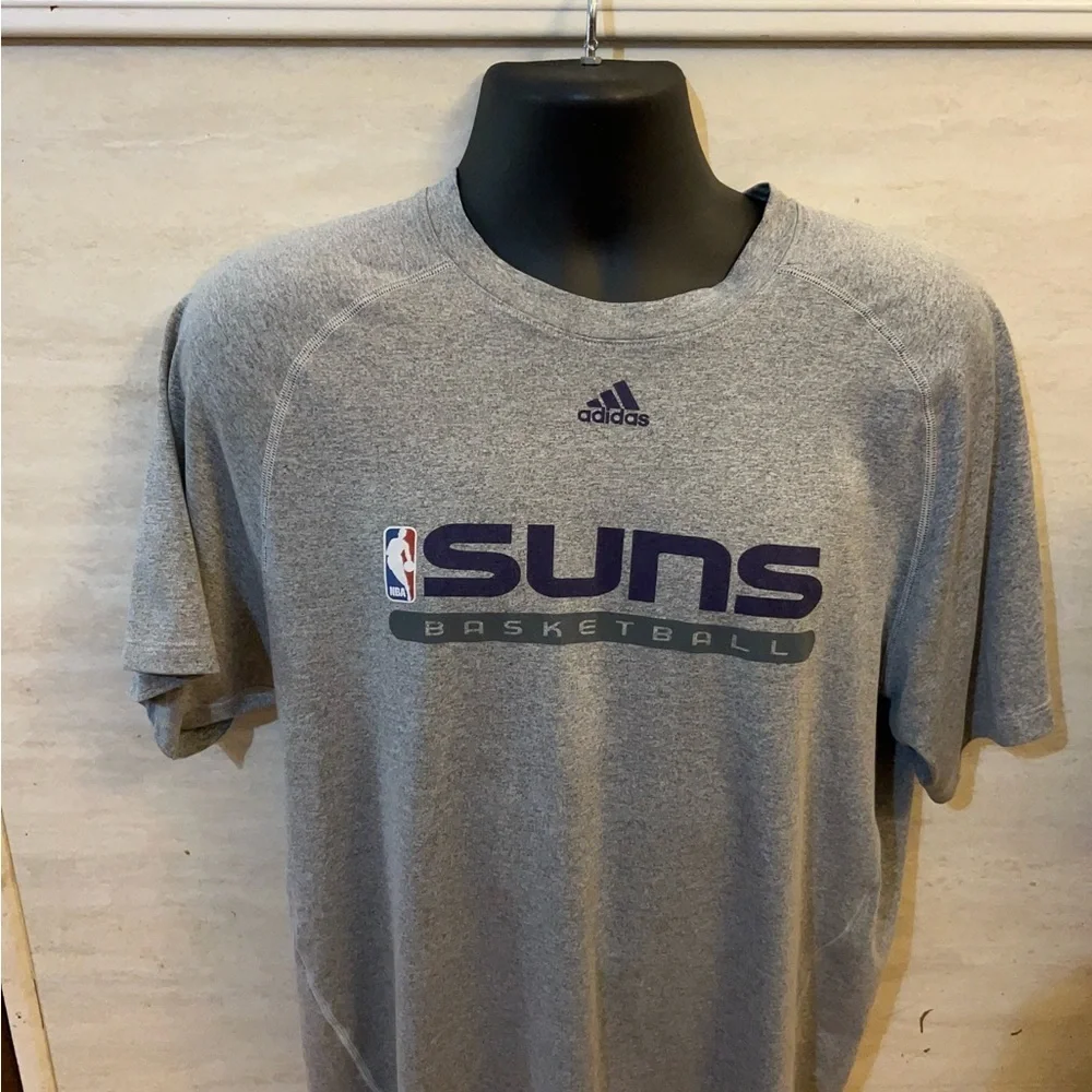 Vintage Adidas NBA Phoenix Suns Basketball Heather Gray Practice T-shirt.